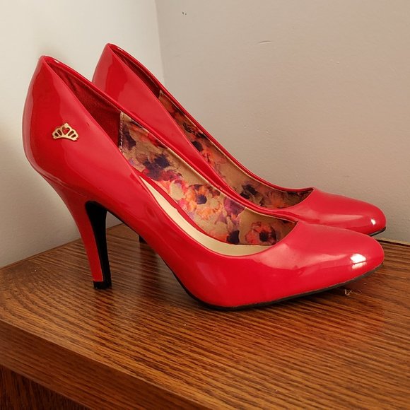 Red High Heels - Picture 2 of 8